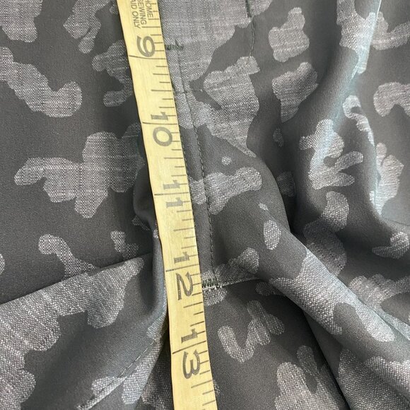 HUK Performance Pursuit Running Lakes Gray Camo Fishing 6" Shorts Men's Size XXL - Picture 8 of 12